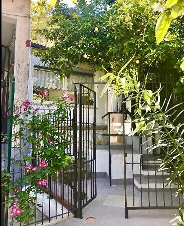 Garden House Apartments In Napels Buitenkant foto