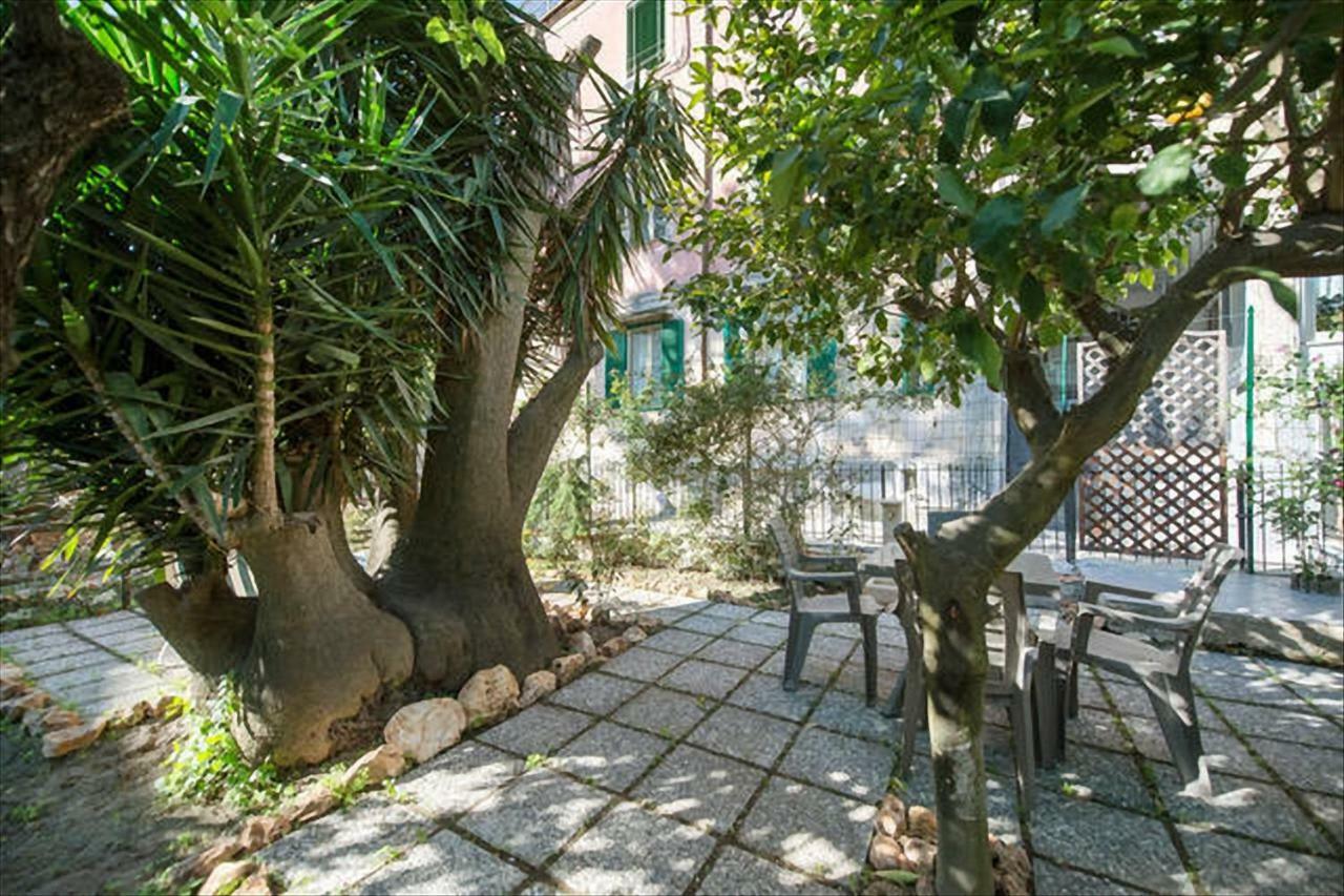 Garden House Apartments In Napels Buitenkant foto