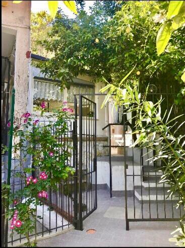 Garden House Apartments In Napels Buitenkant foto